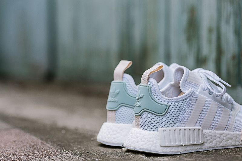 NMD_R1 W (BY3033),NT5,290