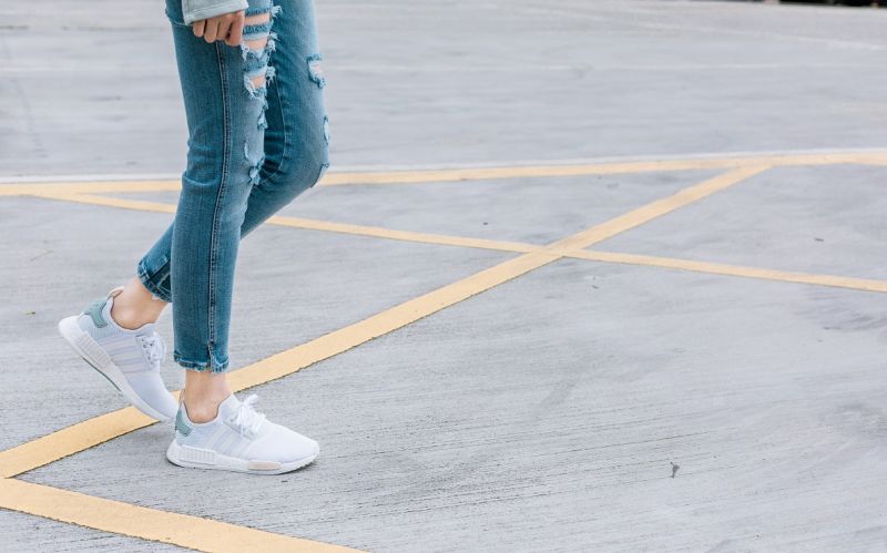 NMD_R1 W (BY3033),NT5,290
