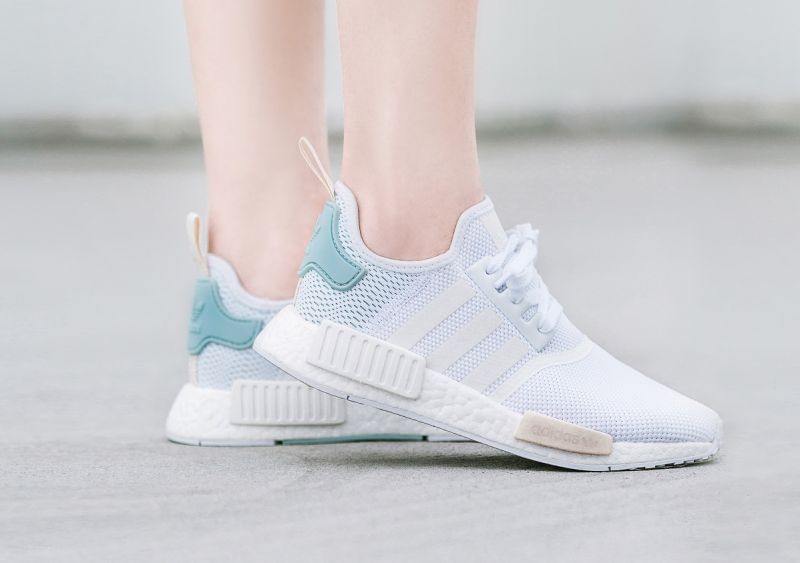 NMD_R1 W (BY3033),NT5,290