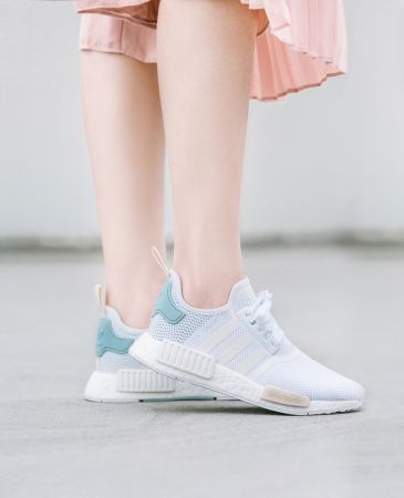 NMD_R1 W (BY3033),NT5,290