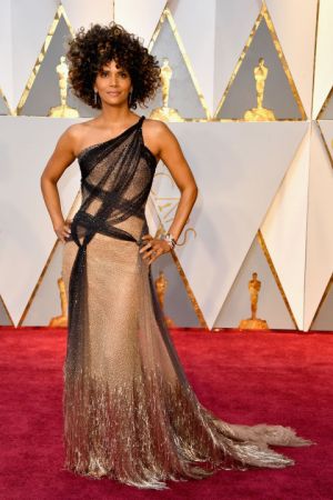 Halle BerryIn Versace