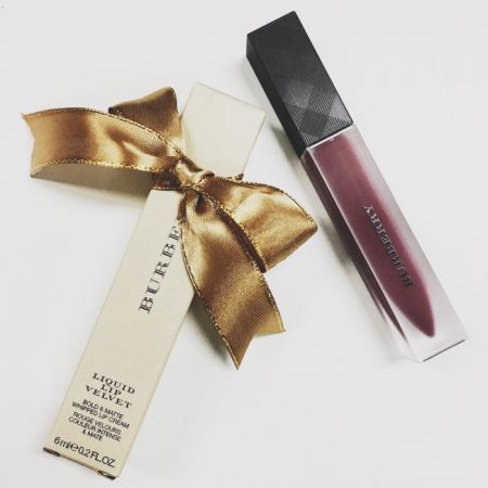4、Burberry 霧面絲絨唇蜜