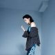 拼接設計洋裝、圓點圖樣裹身襯衫、繫踝尖頭高跟鞋,all by DVF。