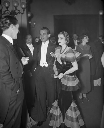 1934年名媛芭芭拉赫頓(Barbara Hutton)向巴黎卡地亞訂製的翡翠珠項鏈,可惜質量均美的這串翡翠珠沒能改變她不斷傷心的愛情宿命。