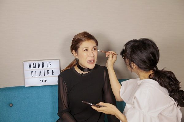 在眼妝部分,婊姐流露出難(精)得(彩)的驚恐表情。