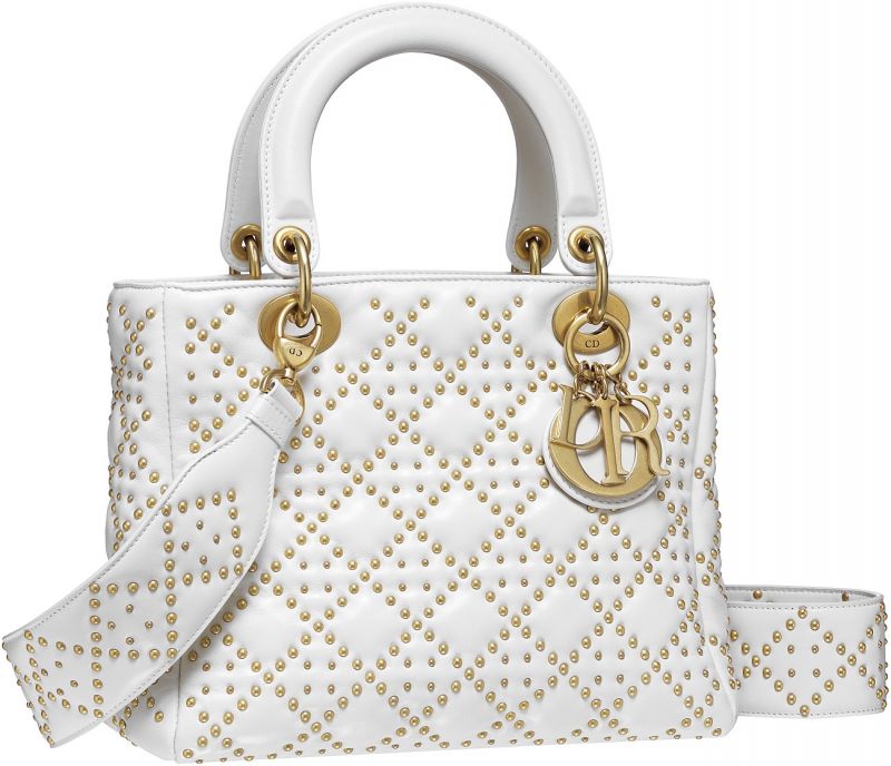 Lady Dior 拿鐵白色小羊皮鉚釘綴飾籐格紋大型款提包NT$165,000