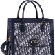 Dior Oblique 復古丹寧色logo花紋帆布牛皮滾邊托特包 NTD93,000