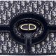 Dior Oblique 丹寧色復古logo花紋帆布牛皮滾邊信封折疊式手拿包 NTD 39,000