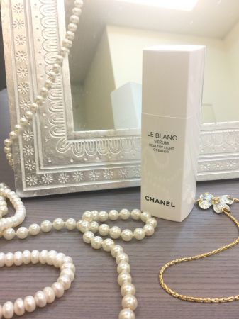 CHANEL 全新「珍珠光感淨白活膚精華」
