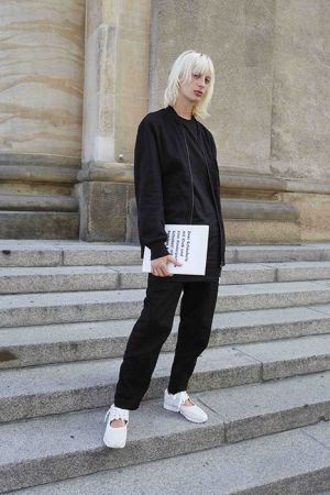 Lili Sumner穿搭adidas Originals EQT系列