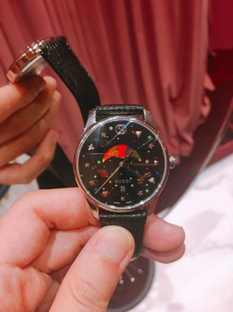 Gucci 最喜歡G-Timeless系列月相錶,彩色的流星、星星、月亮、土星灑落在錶盤上,繽紛又可愛,太討人喜歡了。