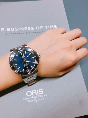 Oris復刻錶是品牌2017年的重點,飛行錶、賽車錶...每一只都很有特色也很有紀念價值,中性外型、適中尺寸,男女皆宜,CP值頗高。