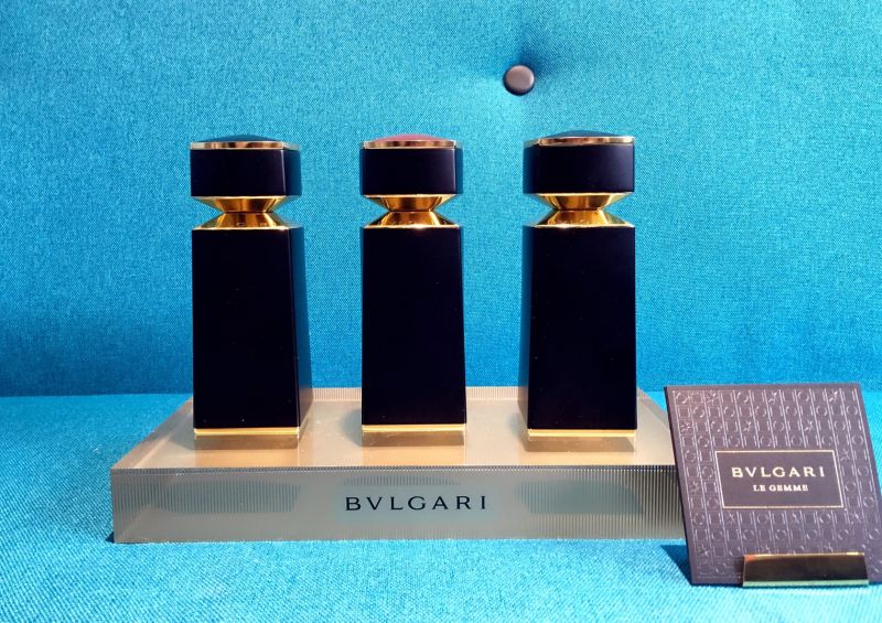 寶格麗煜沛寶石香水,100ml,NT11,700。彥藍寶石香水,100ml,NT11,700。赤瑛寶石香水,100ml,NT11,700。