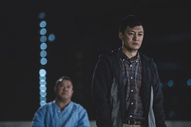 余文樂飾演的男主角阿東因為照顧久病的母親金燕玲,深受情緒虐待而爆發躁鬱症入院治療,一年之後出院,只能與關係疏離的父親曾志偉相依為命。