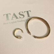 范范推薦單品3&4Mini Titan金色三排鑽手環 NT$12,500玫瑰金珍珠方塊鑽C型戒 NT$9,200