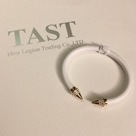 范范推薦單品1(TAST獨家款) Mini Titan純淨白三排鑽尖頭手環 NT$12,500