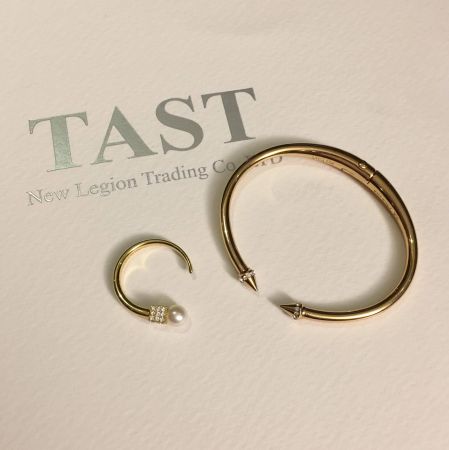 范范推薦單品3&4Mini Titan金色三排鑽手環 NT$12,500玫瑰金珍珠方塊鑽C型戒 NT$9,200