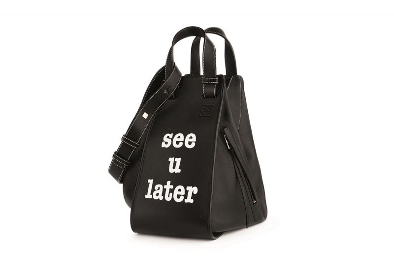 See U Later 三角輪廓提包,Loewe,NT102,000。