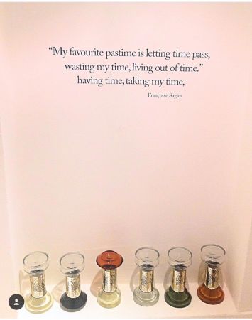 法國女作家Francoise Sagan:“My favourite pastime is to let time pass, have time, take time, waste time and set my own pace”(意思指:我最喜愛的休閒方式就是任時光恣意流逝、消磨時光、隨性生活,無所顧忌。)