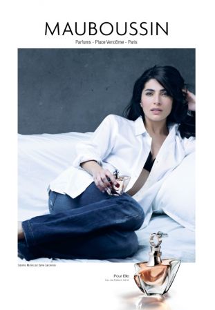 MAUBOUSSIN Pour Elle 夢寶星璀燦星女性淡香精瓶蓋上精緻的星戒設計,象徵此生的承諾。前味:大黃中味:百葉薔薇後味:甜蜜焦糖