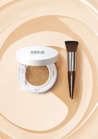MAKE UP FOR EVER 晶漾防曬氣墊粉餅SPF35/PA+++,15g x 2,NT$1500MAKE UP FOR EVER 智慧型乳膠粉撲,NT$350MAKE UP FOR EVER 迷你勻粉腮紅刷#154,NT$1500