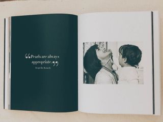 右:賈桂琳甘迺迪與長子小約翰甘迺迪
