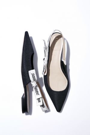 J’adior 緞帶尖頭平底鞋,Dior,NT28,000。