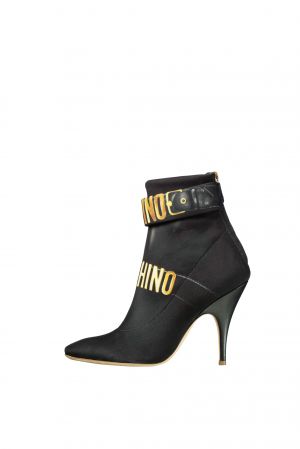 Logo 踝靴,Moschino。