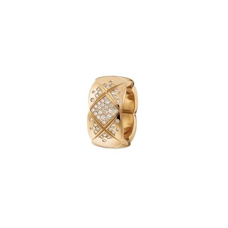 "COCO CRUSH "戒指_中型款 18K Beige米色金鑲嵌鑽石。建議售價NTD227,000元