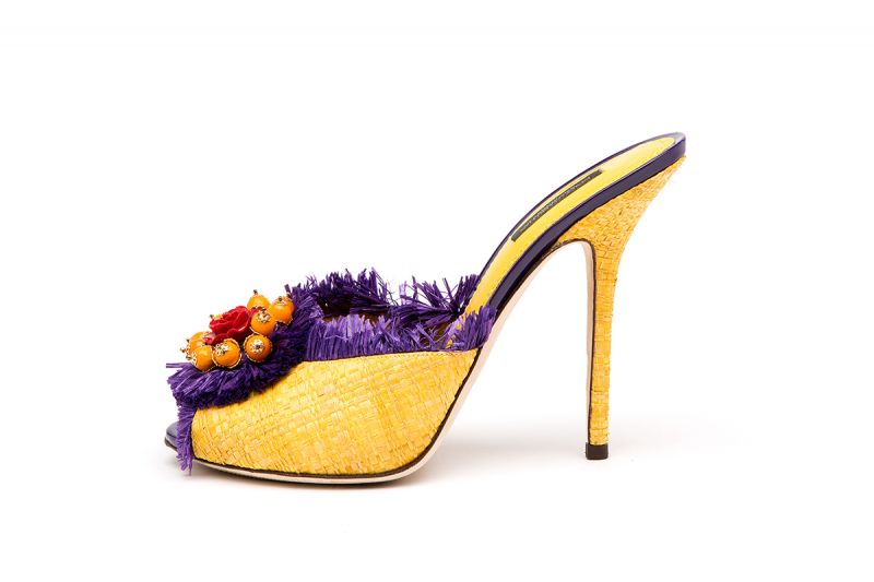 玫瑰花飾蓆編細節跟鞋,Dolce & Gabbana。