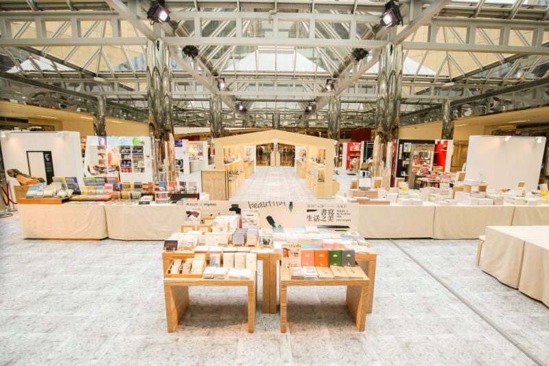 率先在香港登場的【書寫.生活之美】展,彙集展覽、限定概念店、寫畫教室等主題活動,已成為文具迷熱門話題。