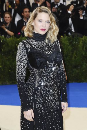 蕾雅·瑟杜(Léa Seydoux) 佩戴蕭邦Chopard珠寶,出席紐約大都會博物館時裝晚宴MET Gala