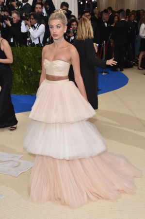 Hailey BaldwinIn Carolina Herrera
