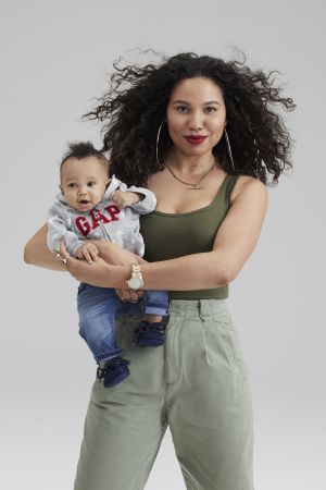 著名女演員朱妮絲莫利特(Jurnee Smollett-Bell)與兒子Hunter(5個月)