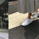 完美氣質、清秀迷人的New Balance MR996專案小編有著一下喜愛甜美、一下喜歡以特殊設計剪裁單品來呈現每日穿搭,但大多偏愛以裙裝來演繹造型,搭配New Balance最經典鞋型之一、同時也能顯得雙足纖細修長的MR996,簡直是絕配!內斂不張揚又流暢的鞋型設計,無論是穿上女生氣息濃厚的棉質洋裝、時尚摩登的銀色百褶裙或是不規則剪裁的設計裙款,也能輕鬆駕馭,讓秀氣造型添加了自我個性主張,想打造清爽迷人的夏日造型就都靠這一款美鞋了!