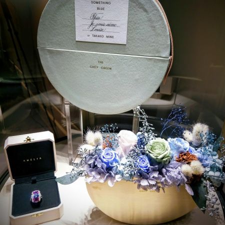 AMÉLIA 的高級手工訂製珠寶,和強調自然本質的 The Grey Green,有著美感的共鳴
