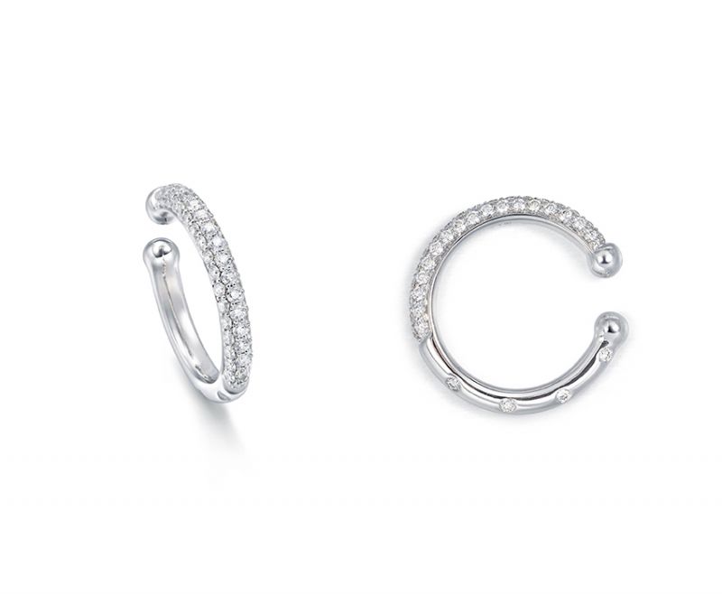 點睛品 Ear Play「耳玩」系列18K 白金鑽石耳環-NT$41,200。