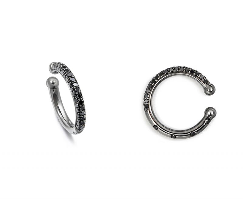 點睛品 Ear Play「耳玩」系列18K 黑金黑鑽石耳環-NT$21,600。
