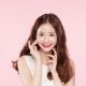 I'M MEME我愛氣墊超霧唇的代言人是韓流新星甜姐兒夏沇秀 (Ha Yeon-soo),示範001 Dangerous Red正紅氣勢。