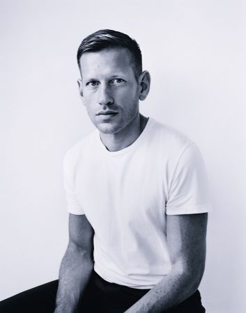Ferragamo女士鞋履設計總監Paul Andrew先生