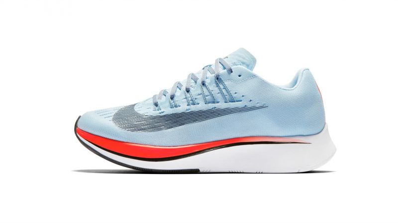 Nike Zoom Fly跑鞋