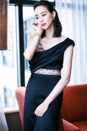 張鈞甯配戴BVLGARI Heritage典藏系列頂級黃金與鑽石耳環及項鍊出席上海電視節閉幕紅毯