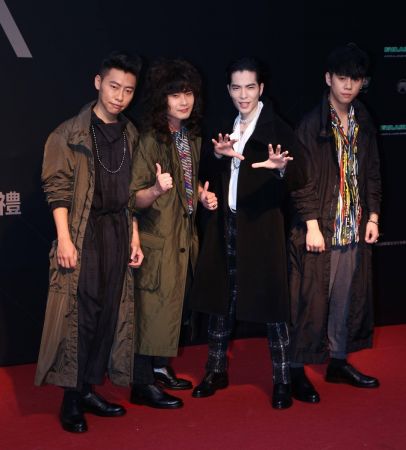 Lion獅子合唱團(蕭敬騰、力Q、小強、阿矩)
