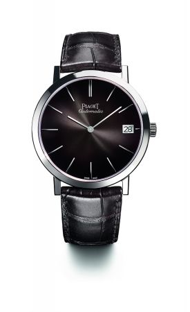 Piaget Altiplano 鏤空自動上鏈超薄腕錶38mm,18K白金複合鉑金材質鏤空錶面,藍寶石玻璃透明底蓋搭載伯爵製1200S超薄鏤空自動上鍊機械機芯,厚2.4mm 黑色鱷魚皮錶帶,搭配針扣式錶釦G0A37132台幣參考價格 1,790,000 元
