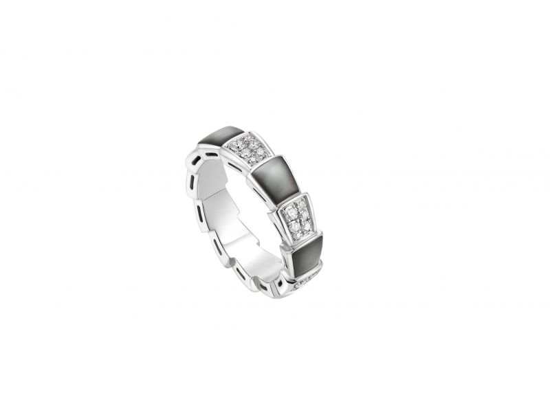 SERPENTI VIPER RING 白K金珍珠母貝鑽石戒指 參考價格 約新台幣142,700元