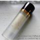 ILLUMINATING PRIMER BASE ILLUMINATRICE妝前乳擠出來是白色的乳狀質地,一推開就如同化成水般,給肌膚注滿飽飽水份的感覺