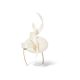 珍珠白造型頭飾,Philip Treacy by Net-A-Porter,約NT36,300。