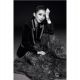 Tiffany East West 粉色錶盤迷你腕錶、Tiffany HardWear 球形純銀手環、Tiffany HardWear 垂墜球形與鎖釦純銀雙圈手鍊(作項鍊配戴),all by Tiffany & Co.;印花雪紡洋裝、天鵝絨西裝外套,both by Gucci。