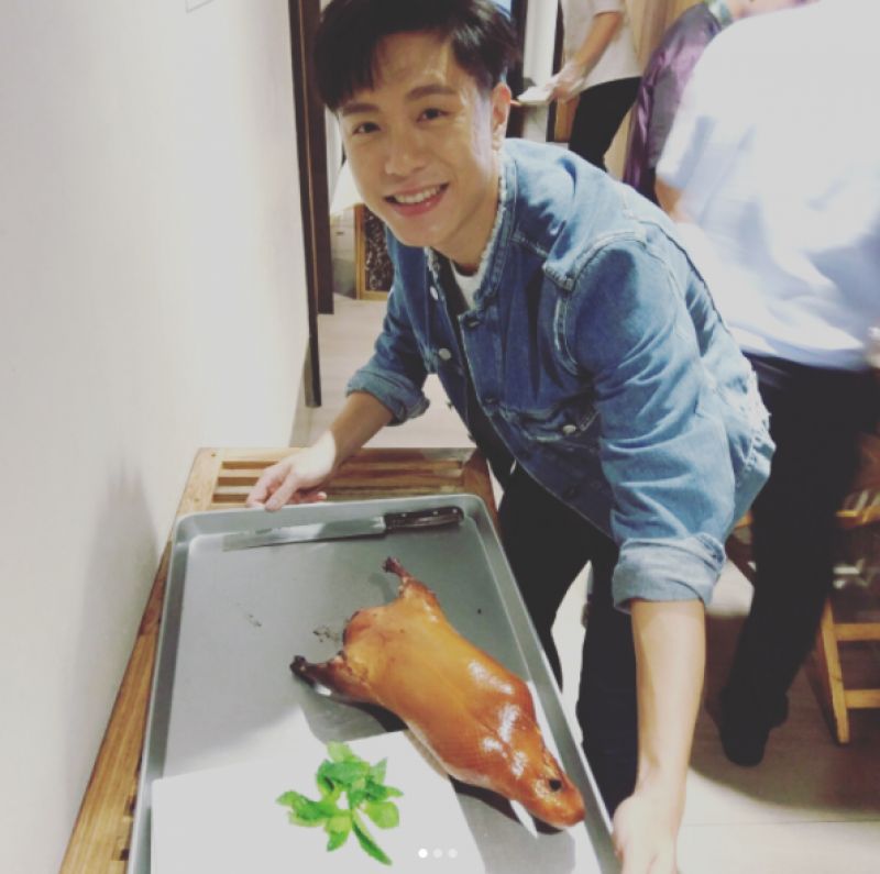 雙魚座2.19~3.20來自金星的能量為你帶來源源不絕的創造力,本週魚兒思路活躍、頭腦特別靈活,若從事企劃、文字寫作等需要創意的行業,將能在接下來的這段時間表現的可圈可點,各式提案有如神助,棘手的問題也能夠得以解決。感情上有機會遇見意中人,不過兩人並不適合在此時發展,有對象者目前感情關係膠著,也許該放下身段,與這段關係稍稍妥協。
