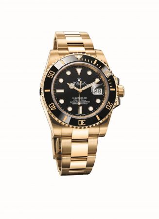 Submariner Date 材質:18ct黃金 錶面顏色:黑色 抗刮損Cerachrom陶質字圈,金塗層數字及刻度 勞力士3135型自動上鏈機芯,旋入式三扣鎖三重防水系統 防水深度達300米(1,000呎) 定價:NTD$1,033,500